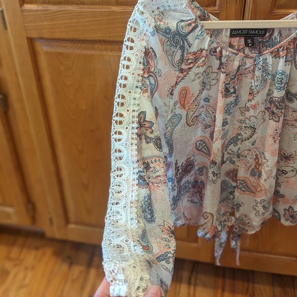 Almost Famous Size Medium Scoop Neck Paisley Top - Picture 3 of 11